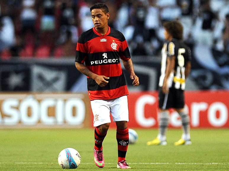 <p>Carlos Eduardo &eacute; o principal refor&ccedil;o do Flamengo para a temporada</p>