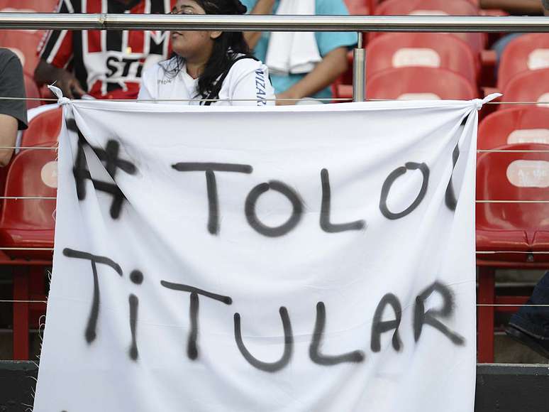 <p>Torcida são-paulina já fez pressão pela entrada de Rafael Toloi  </p>