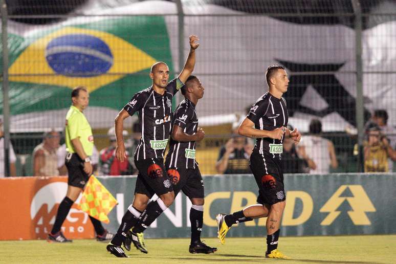 Douglas fez o gol da vitória do Figueirense e ainda evitou o empate no final