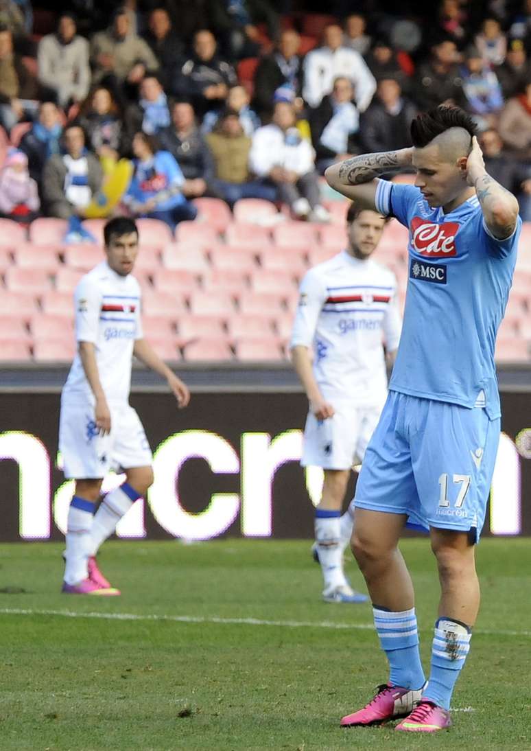 <p>Hamsik lamenta chance desperciçada no empate do Napoli diante da Sampdoria</p>