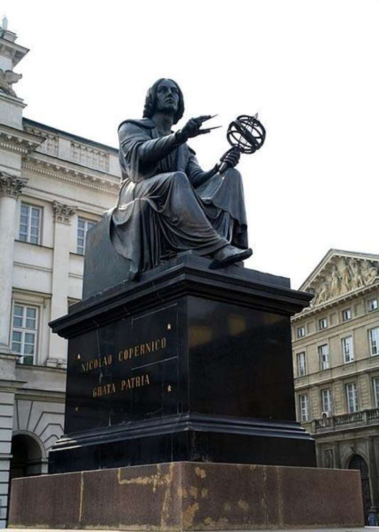 Estátua de Nicolau Copérnico na Varsóvia