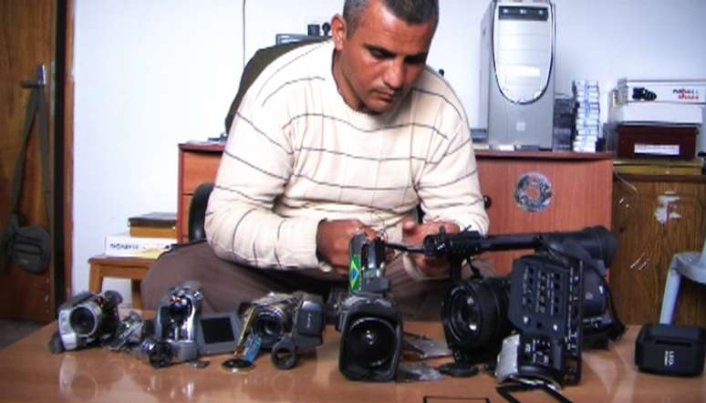 <p>Emad Burnat tentou desembarcar em Los Angeles para participar do Oscar, já que recebeu a indicação de melhor documentário</p>