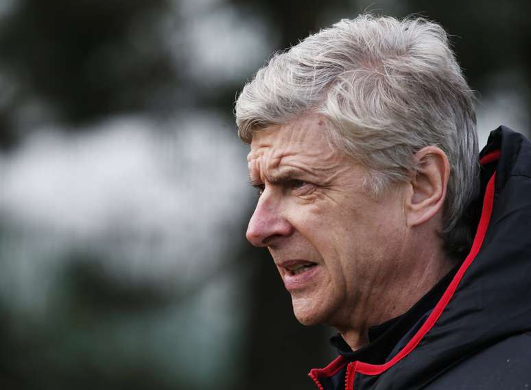 Arsene Wenger enfrenta momento ruim no Arsenal