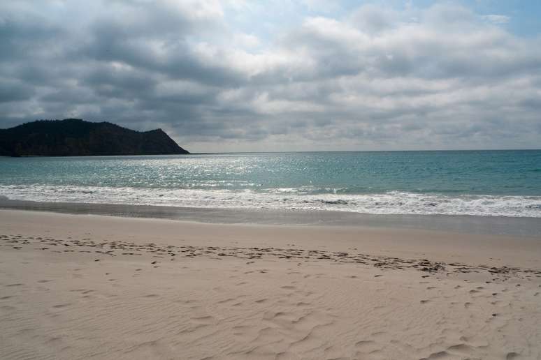 <p><strong>Los Frailes, Equador</strong><br />Situada dentro do Parque Nacional Machalilla, a 12 km de Puerto Lopez, a praia de Los Frailes é uma das mais incríveis do litoral equatoriano. O belo entorno natural, a transparência das águas e  as impressionantes paisagens e formações rochosas fazem desta praia um ponto destacado  do Pacífico da América do Sul</p>