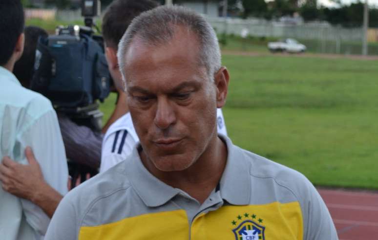 <p>Chefe da arbitragem da CBF, Aristeu elogia ju&iacute;zes do Brasil apesar da falta de padr&atilde;o</p>