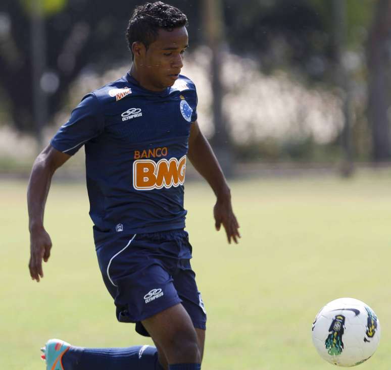 <p>Élber vem recebendo poucas oportunidades no Cruzeiro</p>