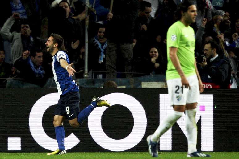 Com gol irregular de João Moutinho, o Porto derrotou o Málaga pelas oitavas da Liga dos Campeões e saiu em vantagem