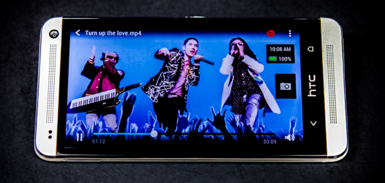 <p>HTC One traz conteúdos de canais de TV</p>