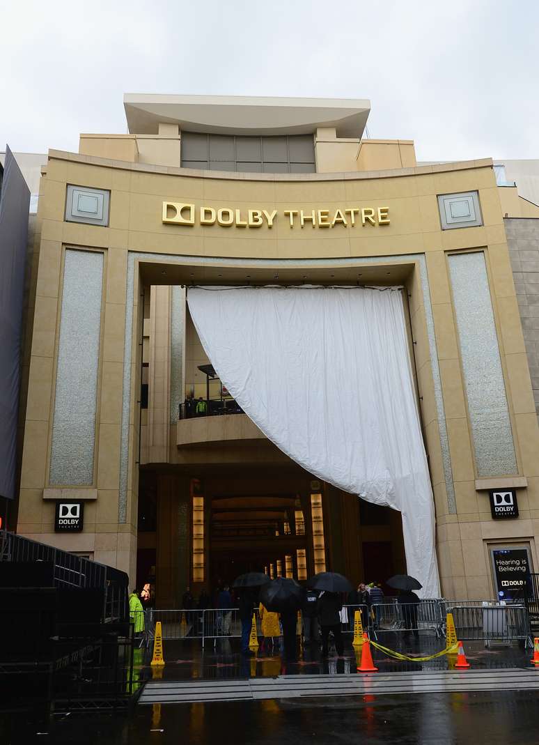 <p>O Hollywood & Highland Center, nos Estados Unidos, já recebe os últimos preparativos para o Oscar, que será realizada no próximo domingo (24)</p>
