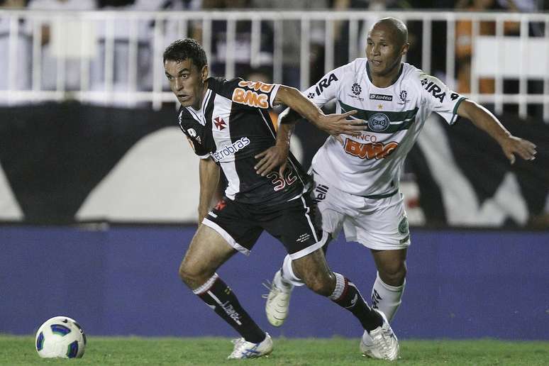 <p>Jonas (à direita) causou desentendimentos entre Coritiba, Atlético-PR e Vasco da Gama</p>