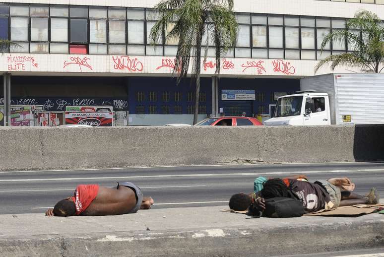 <p>A prefeitura montou na última terça-feira uma base no local onde os usuários ficavam concentrados, para dar assistência aos que querem se tratar</p>