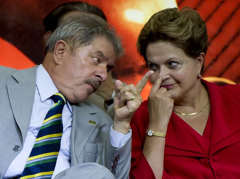 <p>O encontro de Dilma e Lula acontece no dia em que a presidente deu seguimento à reforma ministerial</p>