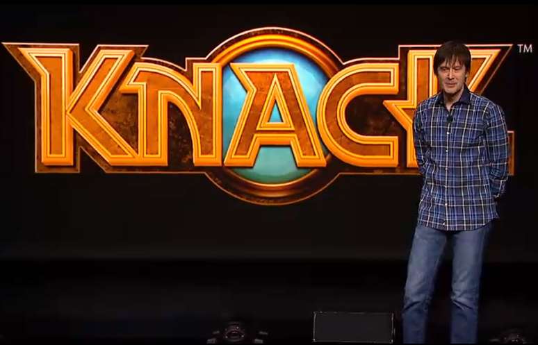 O engenheiro-chefe de desenvolvimentos da Playstation, Mark Cerny, anuncia o game 'Knack'