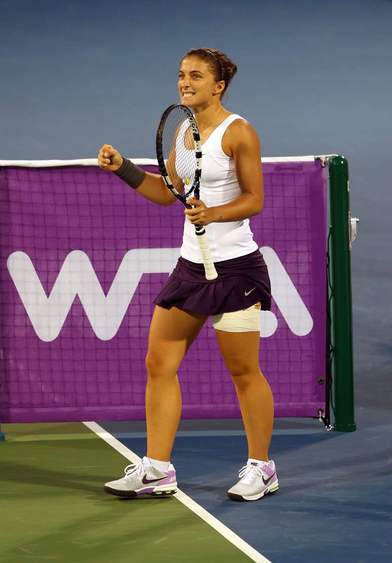 <p><span style="font-size: 14px; line-height: 20.296875px;">Sara Errani comemora vit&oacute;ria sobre a russa Nadia Petrova</span></p>