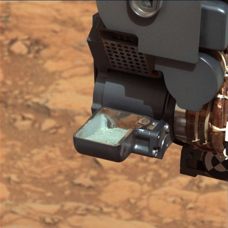 <p>Imagem da Nasa mostra primeira amostra coletada do interior de uma rocha marciana pela Curiosity</p>