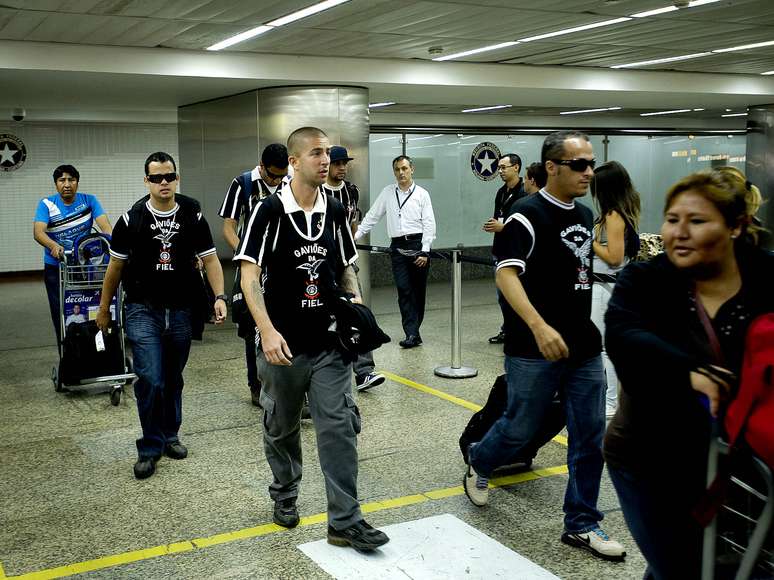 <p>Torcedores do Corinthians desembarcam em São Paulo após partida na Bolívia</p>