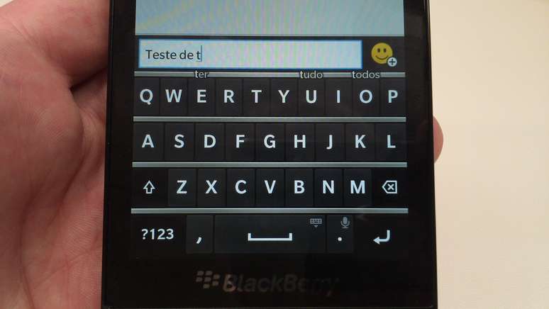 <p>Teclado do BlackBerry completa frases com sugestões</p>
