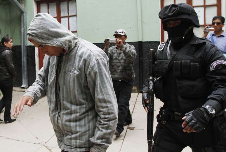 <p>Doze torcedores do time paulista seguem detidos em Oruro desde a partida entre San José e Corinthians</p>