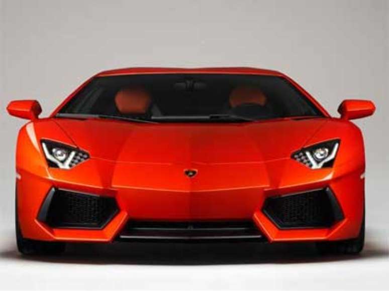 A Lamborghini Aventador tem preço de tabela de R$ 2,9 milhões