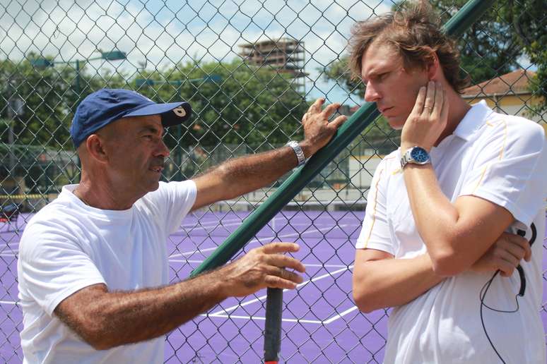 <p>Larri Passos treinou Gustavo Kuerten, tricampeão de Roland Garros</p>