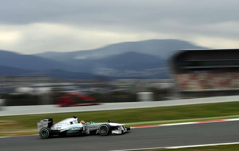 <p>Hamilton liderou manhã prejudicada pela chuva em Barcelona</p>