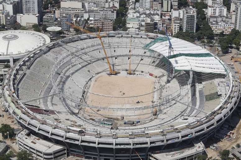 <p>Imagem aérea desta sexta-feira mostra estágio das obras no Estádio do Maracanã, no Rio de Janeiro.</p>