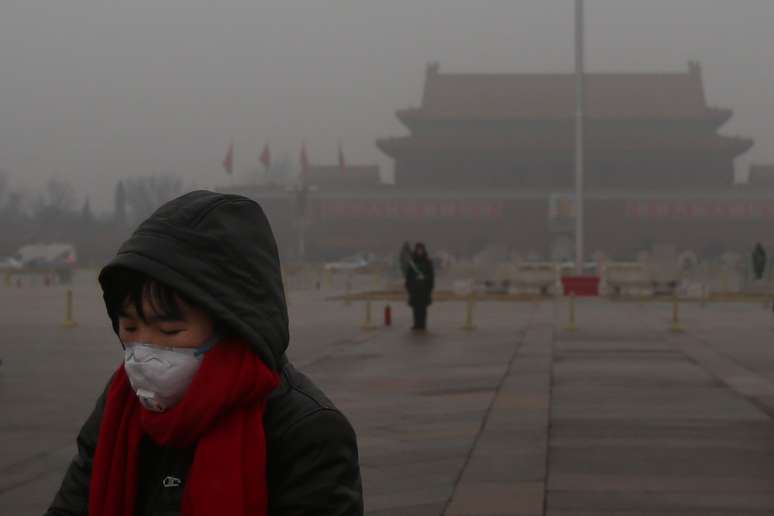 Chineses enfrentam degradação do ambiente por resíduos industriais, substâncias tóxicas na água e ar carregado de partículas finas