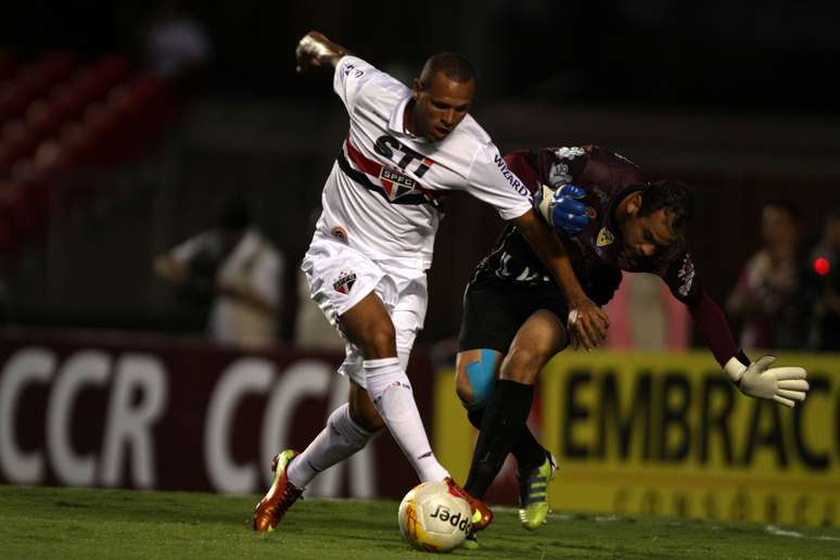 <p>Atacante teve a chance de marcar no segundo tempo, mas zagueiro do Linense se antecipou e fez contra</p>