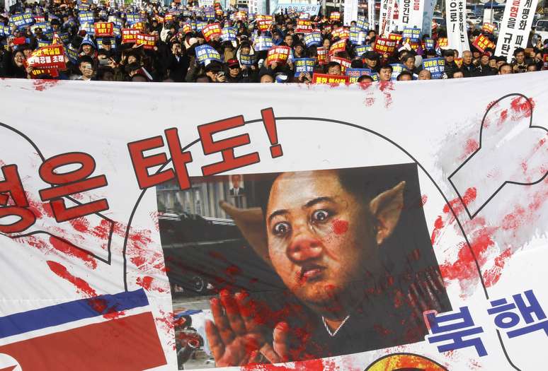 Sul-coreanos protestam contra o líder norte-coreano, Kim Jong-un, em manifestação em Seul