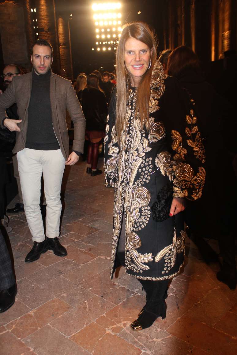 <p>Anna Dello Russo assistiu ao desfile da grife da primeira fileira</p>