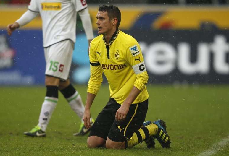 Sebastian Kehl, jogador do Borussia Dortmund, participa de partida do campeonato alemão contra o Borussia Moenchengladbach em Moenchengladbach, Alemanha. O atual campeão Borussia Dortmund foi ineficaz no empate por 1 x 1 com o Borussia Monchengladbach neste domingo e colocou o segundo lugar do Campeonato Alemão em risco. 24/02/2013