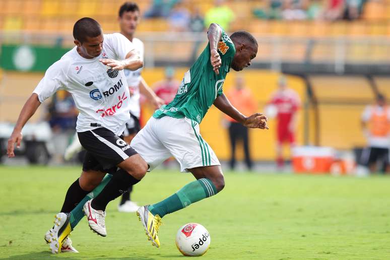<p>Patrick Vieira ganhou a titularidade no Palmeiras no final do ano passado</p>
