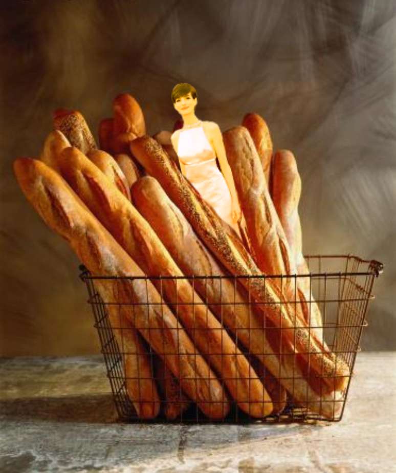 O vestido usado por Anne Hathaway durante a cerim&ocirc;nia de entrega dos pr&ecirc;mios do Oscar, na noite do &uacute;ltimo domingo (24), se tornou alvo de piadas na web.