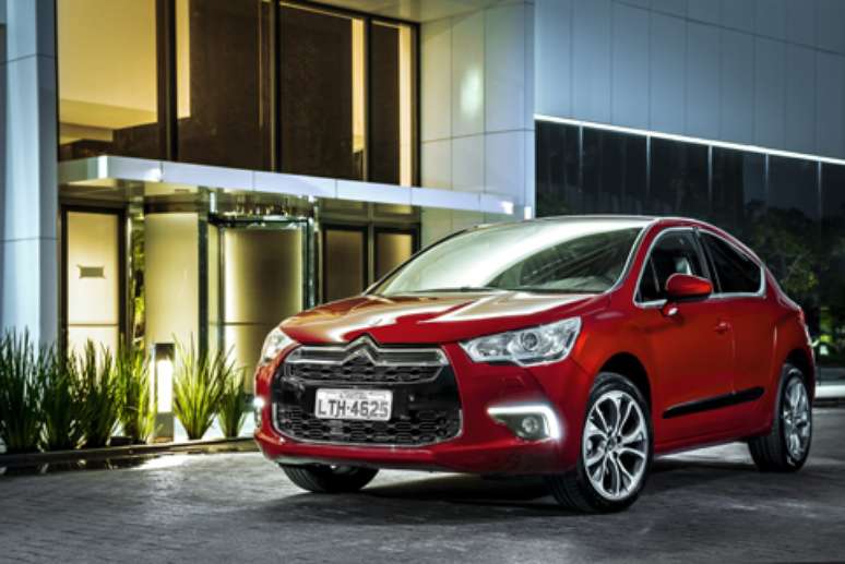 A Citroën anunciou nesta segunda-feira a chegada do modelo DS4 às concessionárias ao Pais com versão única e preço a partir de R$ 99,9 mil