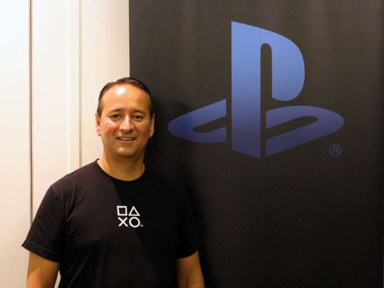 <p>Mark Stanley: "estamos fazendo todo o possível para reduzir o preço do PS4"</p>