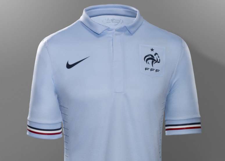 <p>A Nike divulgou nesta terça-feira fotos do novo uniforme número dois da seleção francesa. A camisa em como cor predominante o azul claro, em vez do branco habitual. Veja mais fotos:</p>