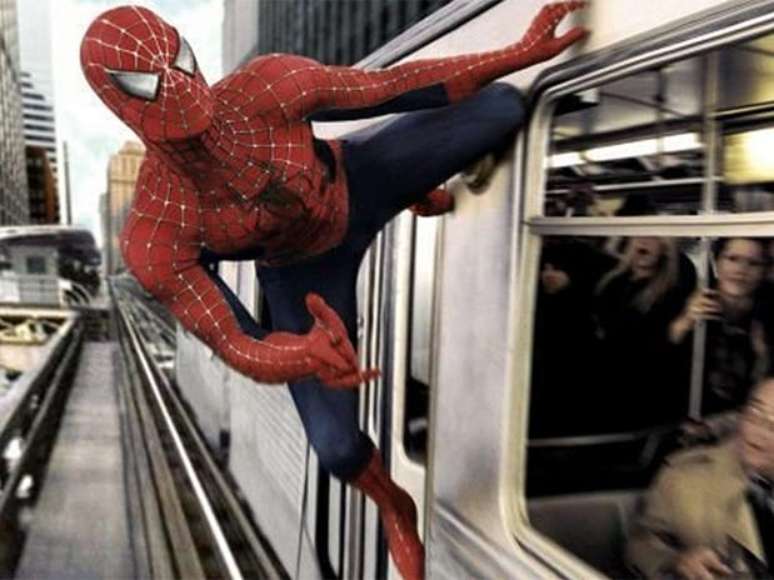 Segundo estudantes de física, teia do homem-aranha seria poderosa o suficiente para parar trem