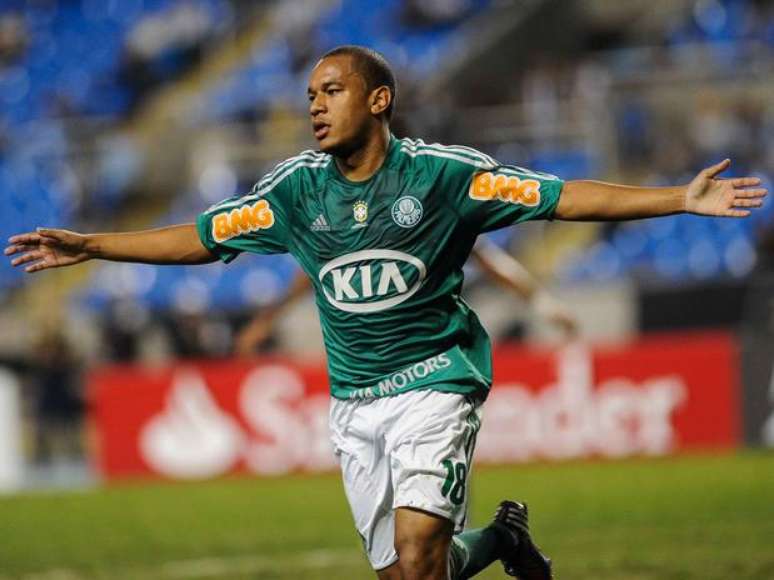 <p>Patrik estava na lista de transferíveis do Palmeiras após a queda para a Série B</p>