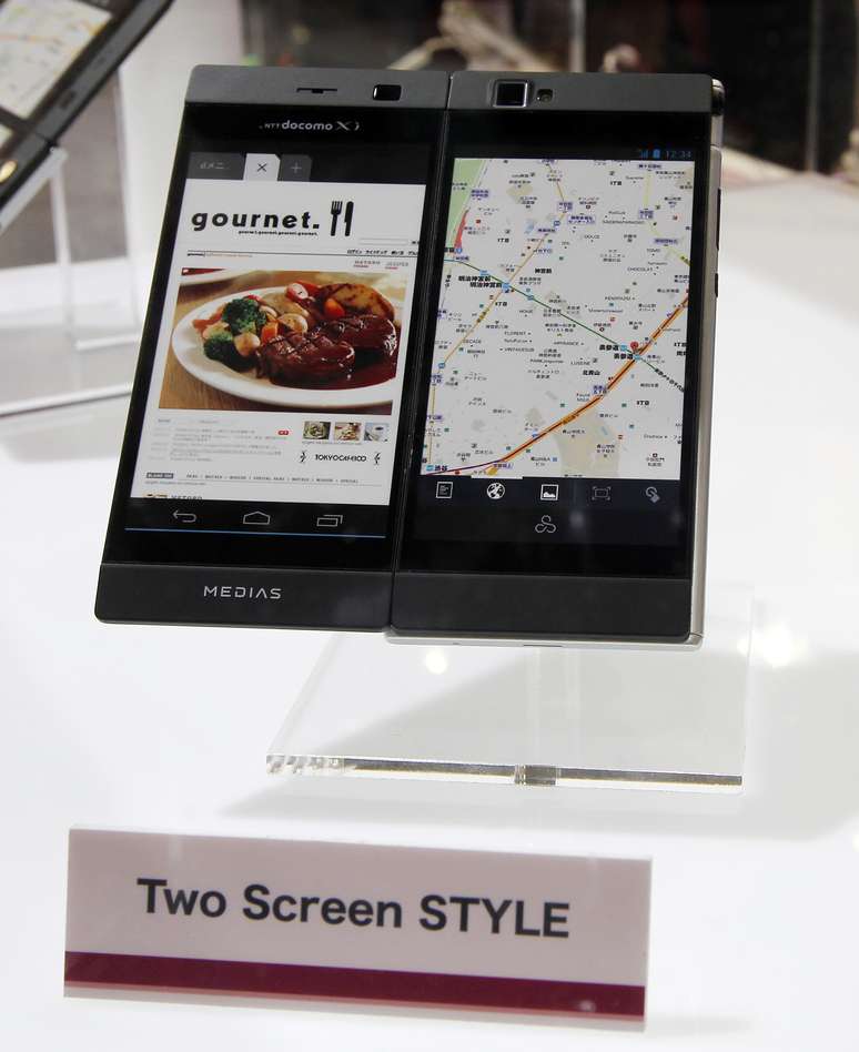 O smartphone tem processador dual-core Snapdragon S4 1.5GHz, 1GB de RAM e 16 GB de armazenamento