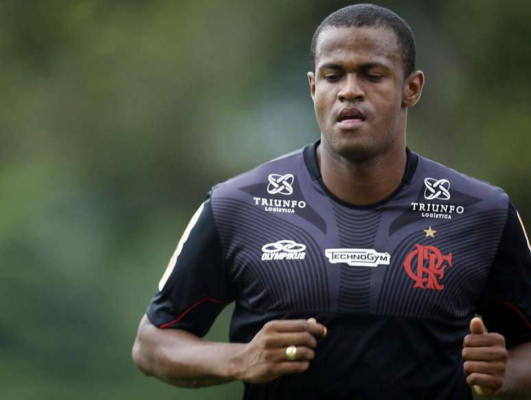 <p>Airton está a caminho do Inter, mas erro de digitação no contrato atrasou a conclusão do negócio</p>