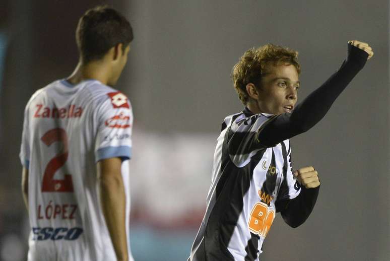 Bernard fez três dos cinco gols do Atlético-MG nesta terça-feira