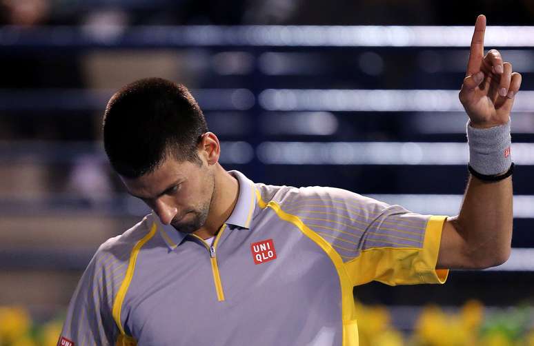 Djokovic comemora ponto durante vitória contra espanhol