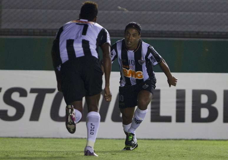 <p>Atlético-MG goleou Arsenal por 5 a 2 nesta terça-feira, com gols de Bernard (três), Tardelli e Jô</p>