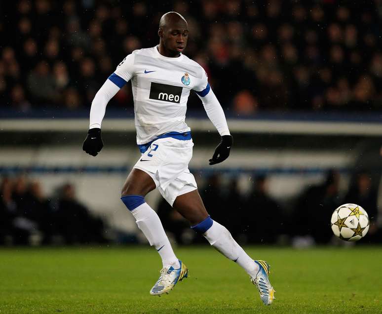 Zagueiro Mangala pode trocar o Porto pelo Milan