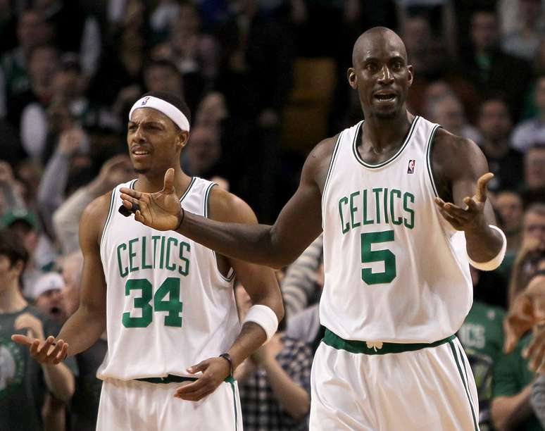 <p>Números 34 de Pierce e 5 de Garnett não deverão ser utilizados no Boston Celtics</p>