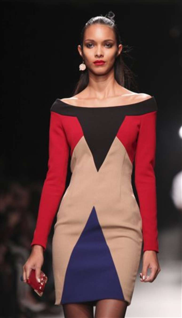 <p>La&iacute;s Ribeiro em desfile de Paris</p>