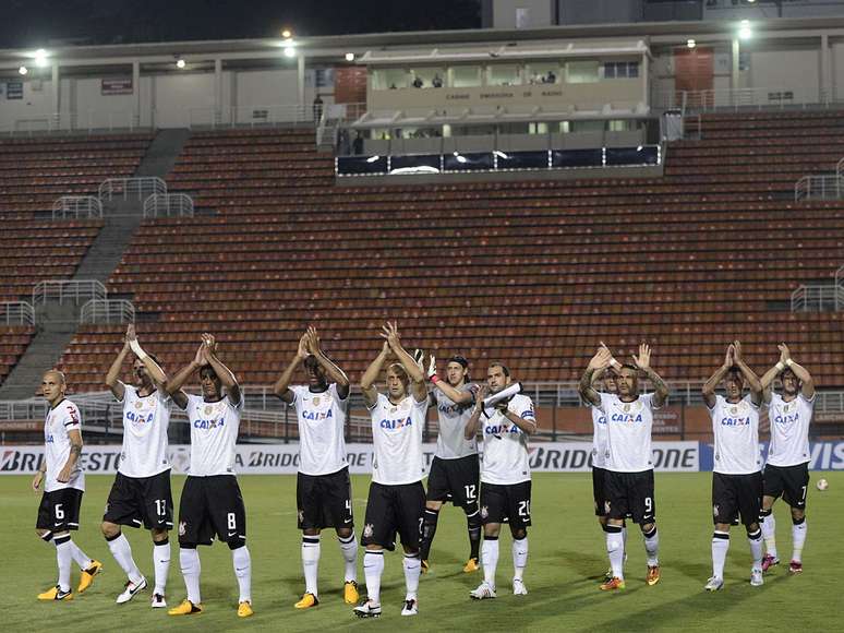 Equipe do Corinthians atuou na vitória sobre o Millionarios em um Pacaembu sem sua tradicional torcida - somente quatro, por meio de liminar, conseguiram estar presentes ao Pacaembu