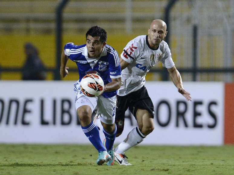 Alessandro acompanha corrida de jogador do Millonarios