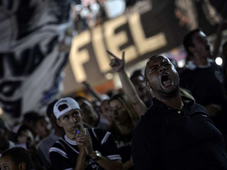 <p>Torcedores se reuniram após proibição de público em jogos da Libertadores</p>