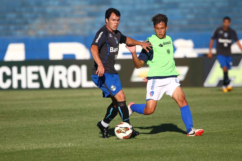 Kléber foi destaque no jogo-treino que o Grêmio goleou por 5 a 0, ao marcar um gol de letra